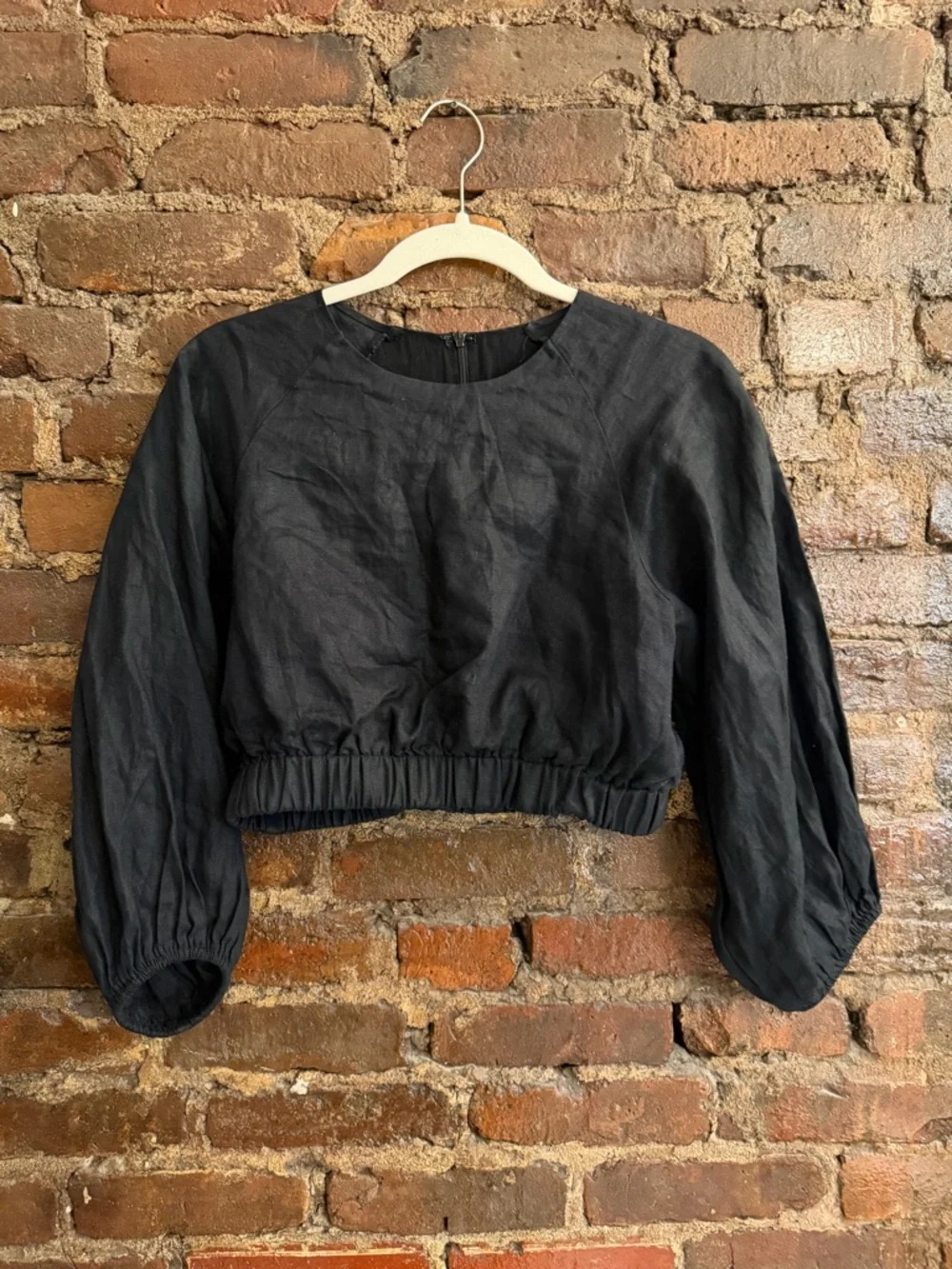 DISSH Black Cropped Long-Sleeve Elastic-Hem Top - Picture 1 of 3